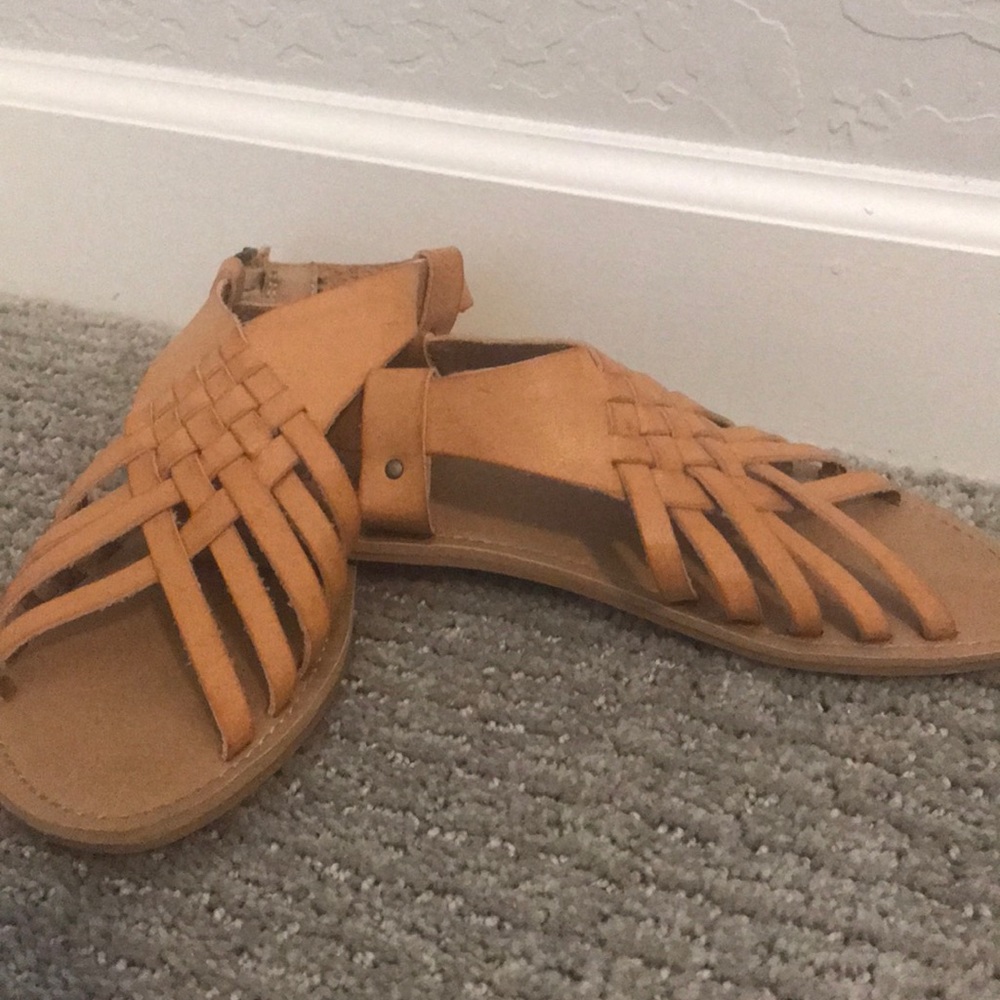 Cute stylish sandals from Maurices!!